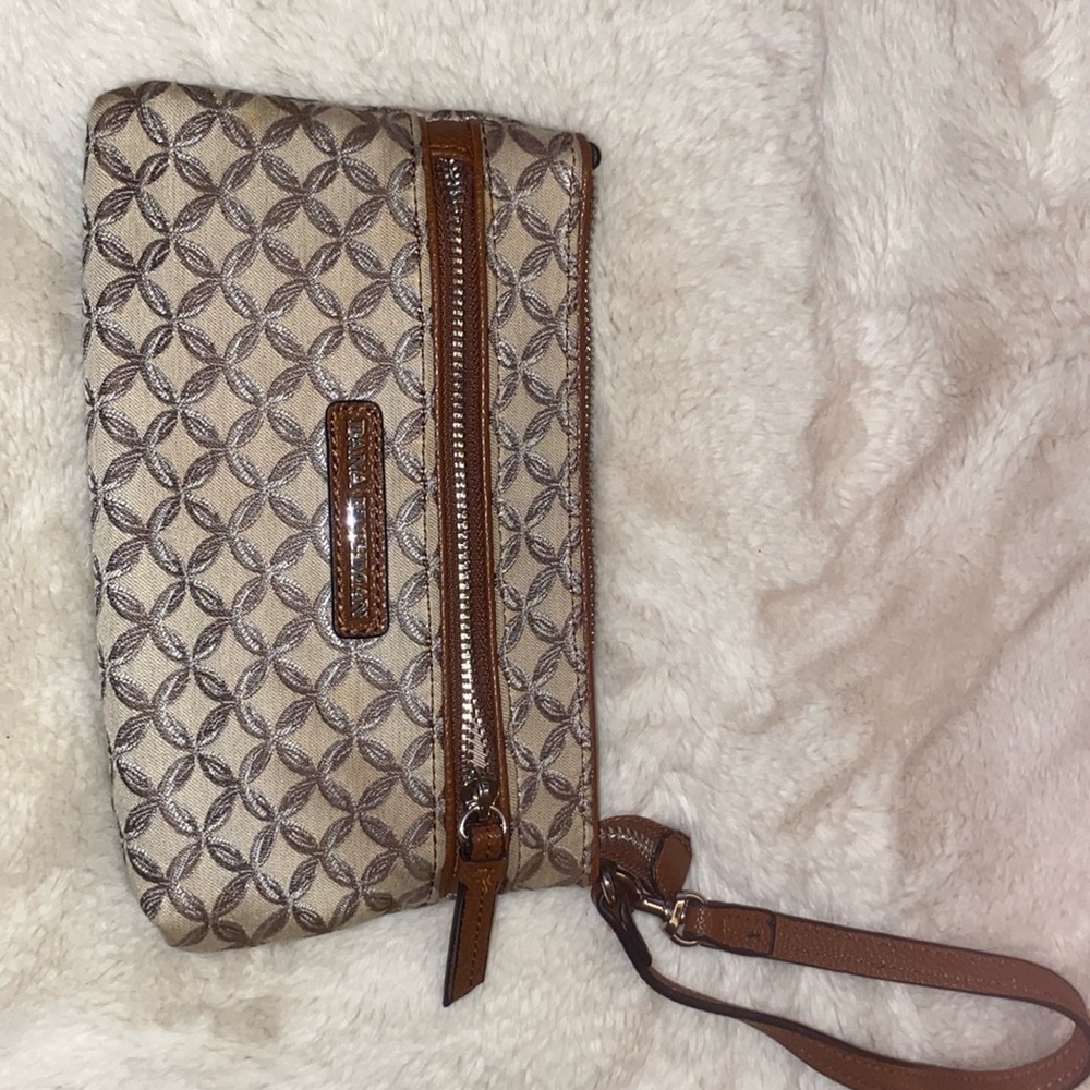 Dana buchman NWOT wristlet 🔥❤️